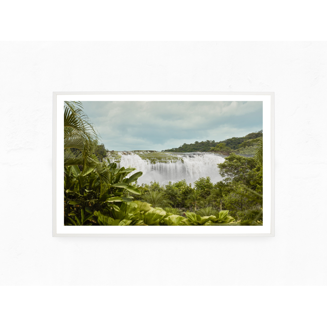 an amazing image of a waterfall in Canaima with greenery